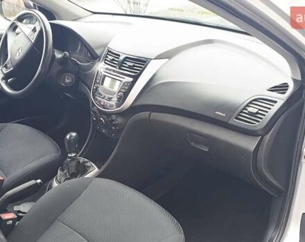 Серый Хендай Акцент, объемом двигателя 1.6 л и пробегом 152 тыс. км за 7300 $, фото 7 на Automoto.ua