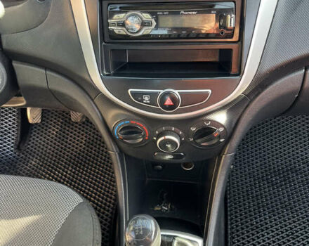 Сірий Хендай Акцент, об'ємом двигуна 1.4 л та пробігом 251 тис. км за 6200 $, фото 20 на Automoto.ua