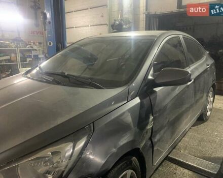 Серый Хендай Акцент, объемом двигателя 1.4 л и пробегом 157 тыс. км за 4777 $, фото 2 на Automoto.ua