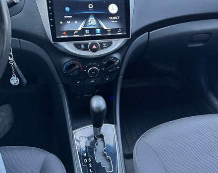 Серый Хендай Акцент, объемом двигателя 1.4 л и пробегом 175 тыс. км за 8000 $, фото 7 на Automoto.ua