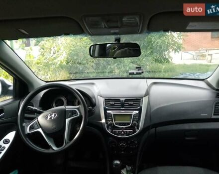Серый Хендай Акцент, объемом двигателя 1.4 л и пробегом 175 тыс. км за 6300 $, фото 2 на Automoto.ua