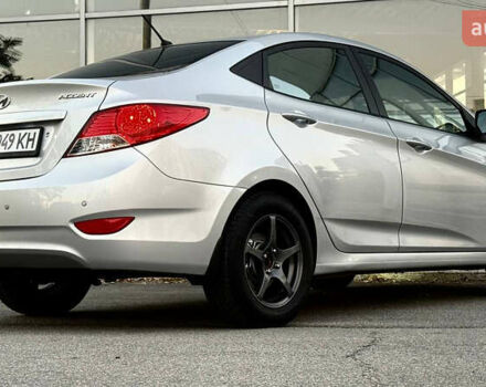 Серый Хендай Акцент, объемом двигателя 1.6 л и пробегом 124 тыс. км за 8500 $, фото 7 на Automoto.ua