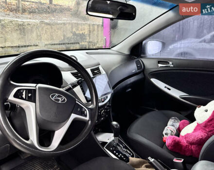 Серый Хендай Акцент, объемом двигателя 1.4 л и пробегом 175 тыс. км за 8000 $, фото 6 на Automoto.ua