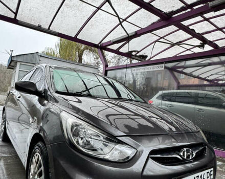 Серый Хендай Акцент, объемом двигателя 1.4 л и пробегом 175 тыс. км за 8000 $, фото 2 на Automoto.ua