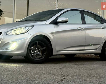 Серый Хендай Акцент, объемом двигателя 1.6 л и пробегом 124 тыс. км за 8500 $, фото 4 на Automoto.ua