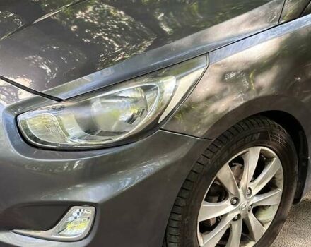 Серый Хендай Акцент, объемом двигателя 1.6 л и пробегом 105 тыс. км за 8300 $, фото 2 на Automoto.ua