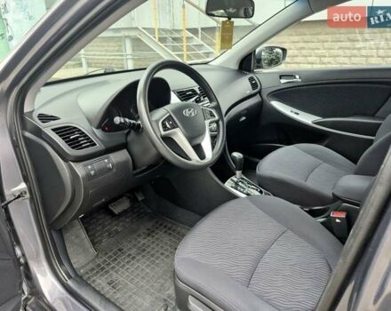 Серый Хендай Акцент, объемом двигателя 1.6 л и пробегом 90 тыс. км за 9650 $, фото 26 на Automoto.ua