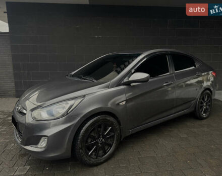 Серый Хендай Акцент, объемом двигателя 1.4 л и пробегом 84 тыс. км за 7800 $, фото 2 на Automoto.ua