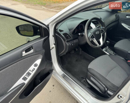 Серый Хендай Акцент, объемом двигателя 1.4 л и пробегом 175 тыс. км за 8000 $, фото 8 на Automoto.ua