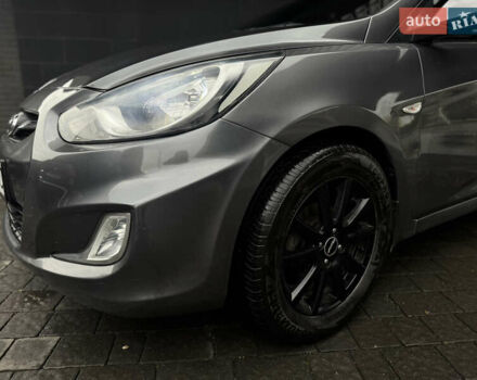 Серый Хендай Акцент, объемом двигателя 1.4 л и пробегом 84 тыс. км за 7800 $, фото 3 на Automoto.ua