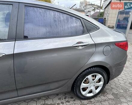 Сірий Хендай Акцент, об'ємом двигуна 1.4 л та пробігом 76 тис. км за 8599 $, фото 19 на Automoto.ua