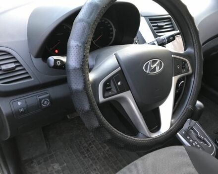 Серый Хендай Акцент, объемом двигателя 1.4 л и пробегом 10 тыс. км за 11000 $, фото 5 на Automoto.ua