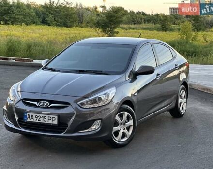 Хендай Акцент 2013 у Києві на Automoto.ua Сірий Хендай Акцент, об'ємом двигуна 1.4 л та пробігом 105 тис. км за 7999 $, фото 2 на Automoto.ua