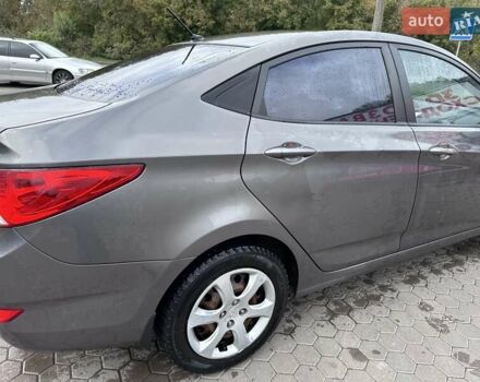Сірий Хендай Акцент, об'ємом двигуна 1.4 л та пробігом 76 тис. км за 8599 $, фото 16 на Automoto.ua