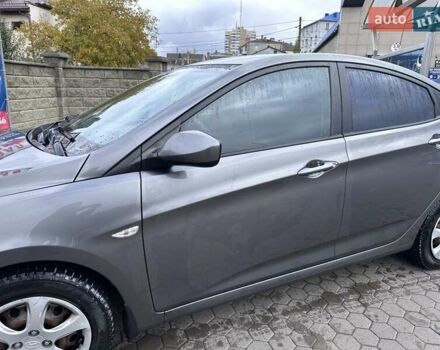 Сірий Хендай Акцент, об'ємом двигуна 1.4 л та пробігом 76 тис. км за 8599 $, фото 18 на Automoto.ua