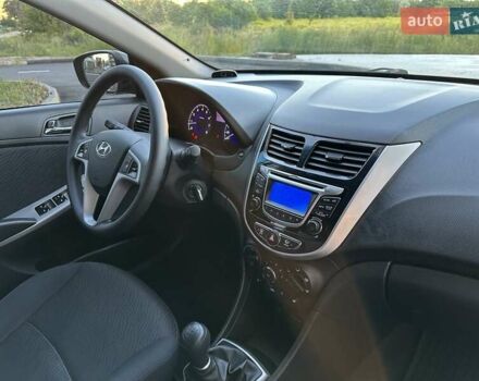 Хендай Акцент 2013 у Києві на Automoto.ua Сірий Хендай Акцент, об'ємом двигуна 1.4 л та пробігом 105 тис. км за 7999 $, фото 20 на Automoto.ua