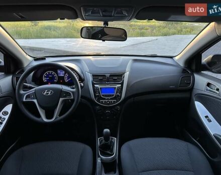 Хендай Акцент 2013 у Києві на Automoto.ua Сірий Хендай Акцент, об'ємом двигуна 1.4 л та пробігом 105 тис. км за 7999 $, фото 21 на Automoto.ua