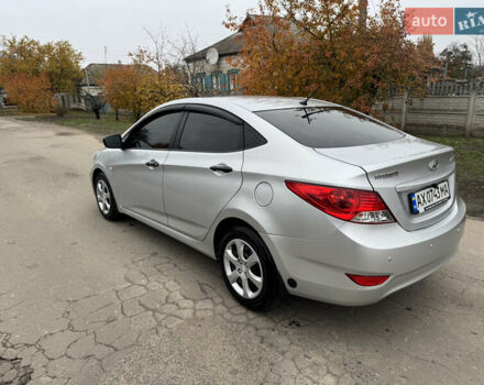 Серый Хендай Акцент, объемом двигателя 1.4 л и пробегом 175 тыс. км за 8000 $, фото 3 на Automoto.ua