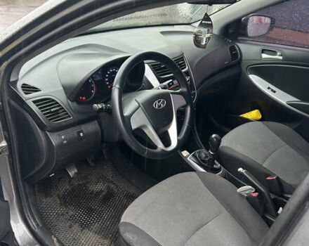 Серый Хендай Акцент, объемом двигателя 1.4 л и пробегом 200 тыс. км за 5750 $, фото 10 на Automoto.ua