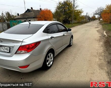 Серый Хендай Акцент, объемом двигателя 1.4 л и пробегом 175 тыс. км за 8000 $, фото 5 на Automoto.ua