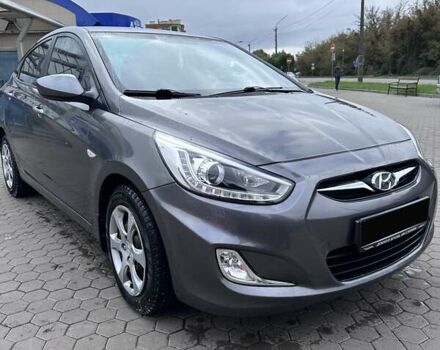 Сірий Хендай Акцент, об'ємом двигуна 1.4 л та пробігом 76 тис. км за 8599 $, фото 2 на Automoto.ua