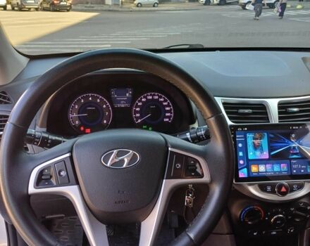 Серый Хендай Акцент, объемом двигателя 1.4 л и пробегом 213 тыс. км за 6600 $, фото 5 на Automoto.ua