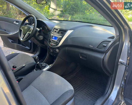 Сірий Хендай Акцент, об'ємом двигуна 1.4 л та пробігом 120 тис. км за 6700 $, фото 33 на Automoto.ua