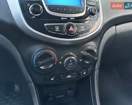 Хендай Акцент 2013 у Києві на Automoto.ua Сірий Хендай Акцент, об'ємом двигуна 1.4 л та пробігом 105 тис. км за 7999 $, фото 29 на Automoto.ua