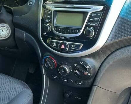 Сірий Хендай Акцент, об'ємом двигуна 1.4 л та пробігом 76 тис. км за 8599 $, фото 26 на Automoto.ua