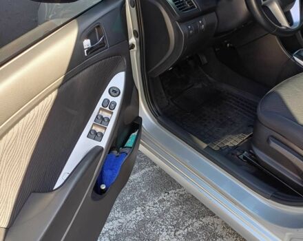 Серый Хендай Акцент, объемом двигателя 1.4 л и пробегом 213 тыс. км за 6600 $, фото 6 на Automoto.ua