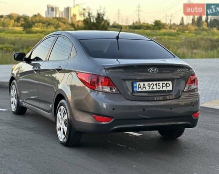 Хендай Акцент 2013 у Києві на Automoto.ua Сірий Хендай Акцент, об'ємом двигуна 1.4 л та пробігом 105 тис. км за 7999 $, фото 4 на Automoto.ua