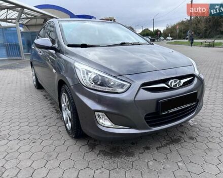 Сірий Хендай Акцент, об'ємом двигуна 1.4 л та пробігом 76 тис. км за 8599 $, фото 1 на Automoto.ua