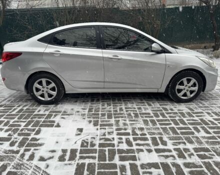 Серый Хендай Акцент, объемом двигателя 1.6 л и пробегом 153 тыс. км за 7600 $, фото 3 на Automoto.ua