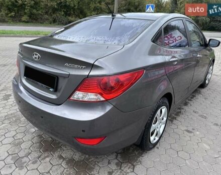 Сірий Хендай Акцент, об'ємом двигуна 1.4 л та пробігом 76 тис. км за 8599 $, фото 17 на Automoto.ua