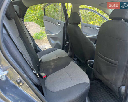 Сірий Хендай Акцент, об'ємом двигуна 1.4 л та пробігом 120 тис. км за 6700 $, фото 31 на Automoto.ua