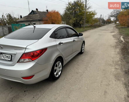 Серый Хендай Акцент, объемом двигателя 1.4 л и пробегом 175 тыс. км за 8000 $, фото 5 на Automoto.ua