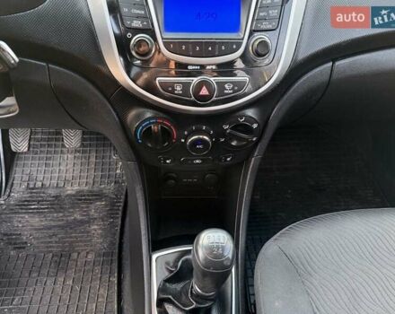 Серый Хендай Акцент, объемом двигателя 1.4 л и пробегом 141 тыс. км за 6900 $, фото 26 на Automoto.ua