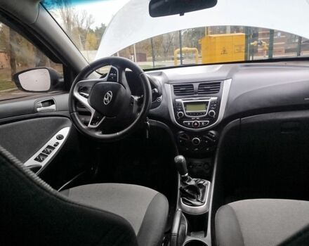 Сірий Хендай Акцент, об'ємом двигуна 1.4 л та пробігом 216 тис. км за 7050 $, фото 5 на Automoto.ua