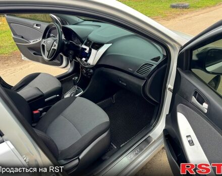 Серый Хендай Акцент, объемом двигателя 1.4 л и пробегом 175 тыс. км за 8000 $, фото 11 на Automoto.ua