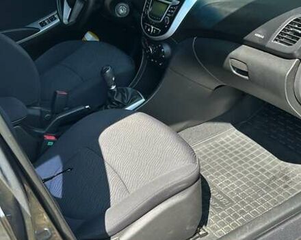 Сірий Хендай Акцент, об'ємом двигуна 1.4 л та пробігом 76 тис. км за 8599 $, фото 23 на Automoto.ua