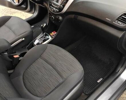 Серый Хендай Акцент, объемом двигателя 1.37 л и пробегом 115 тыс. км за 9800 $, фото 9 на Automoto.ua