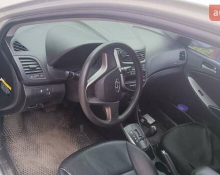 Серый Хендай Акцент, объемом двигателя 1.58 л и пробегом 219 тыс. км за 7500 $, фото 4 на Automoto.ua