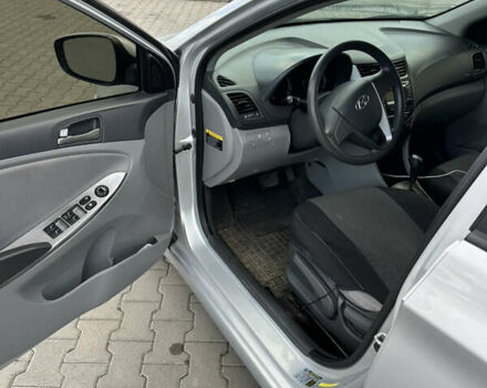 Сірий Хендай Акцент, об'ємом двигуна 1.6 л та пробігом 174 тис. км за 8500 $, фото 10 на Automoto.ua