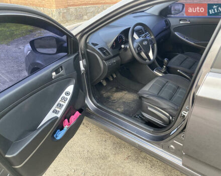 Сірий Хендай Акцент, об'ємом двигуна 1.4 л та пробігом 82 тис. км за 11000 $, фото 4 на Automoto.ua