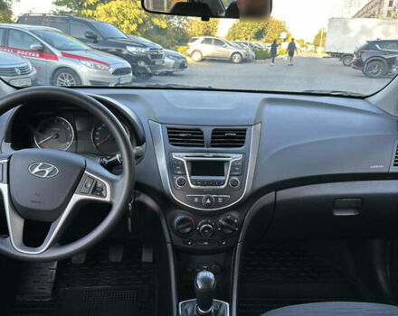 Сірий Хендай Акцент, об'ємом двигуна 1.4 л та пробігом 12 тис. км за 11999 $, фото 25 на Automoto.ua