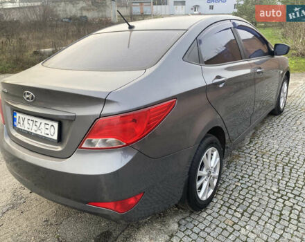 Сірий Хендай Акцент, об'ємом двигуна 1.4 л та пробігом 82 тис. км за 11000 $, фото 2 на Automoto.ua