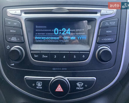 Сірий Хендай Акцент, об'ємом двигуна 1.4 л та пробігом 82 тис. км за 11000 $, фото 11 на Automoto.ua