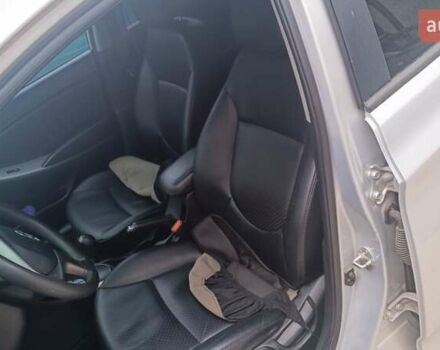 Серый Хендай Акцент, объемом двигателя 1.58 л и пробегом 219 тыс. км за 7500 $, фото 3 на Automoto.ua