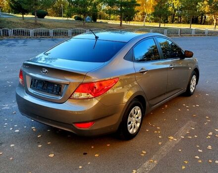 Серый Хендай Акцент, объемом двигателя 1.4 л и пробегом 60 тыс. км за 10000 $, фото 5 на Automoto.ua