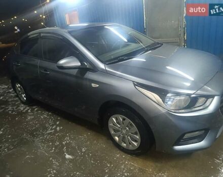Серый Хендай Акцент, объемом двигателя 1.4 л и пробегом 140 тыс. км за 13800 $, фото 1 на Automoto.ua